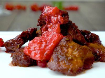 Свинина с ягодным соусом