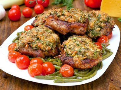Свинина, запеченная с сыром и зеленью