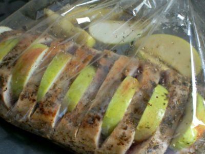 Свинина, запеченная с яблоками