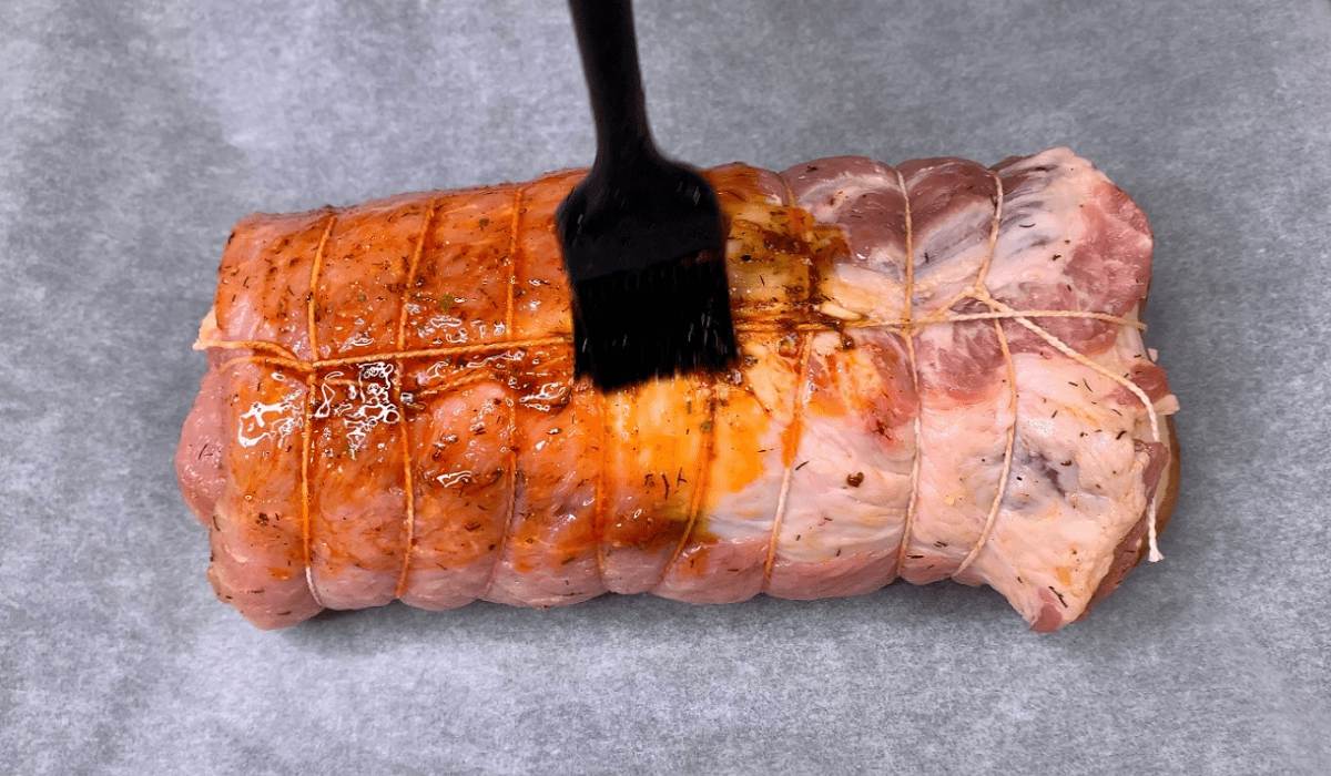 свиной рулет на противне