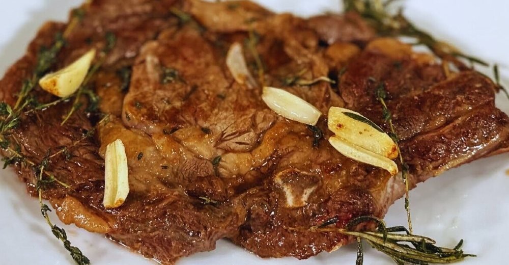 Свиной стейк с чесноком - Со Вкусом
