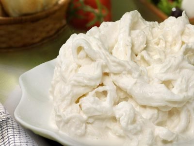 Сыр страчателла