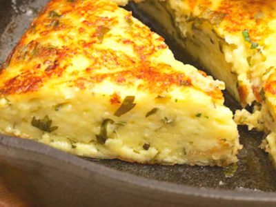 Сырная лепешка на сковороде