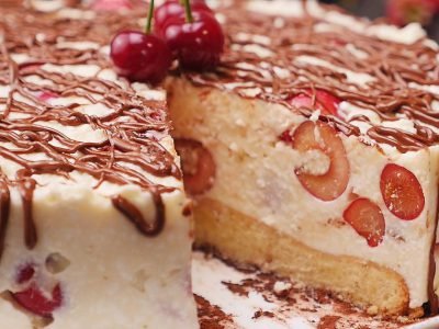 Сырник с черешней