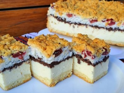 Сырник с вишнями «Дикая роза»