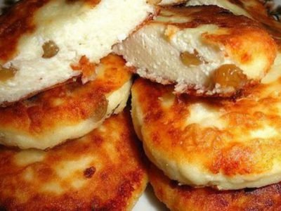 Сырники из творога с изюмом