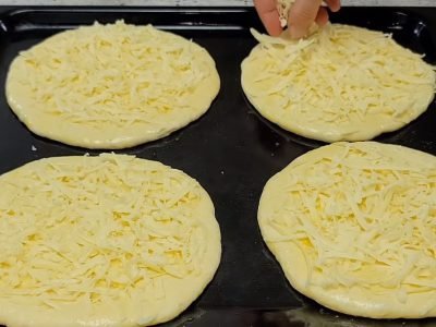 Сырные лепешки в духовке