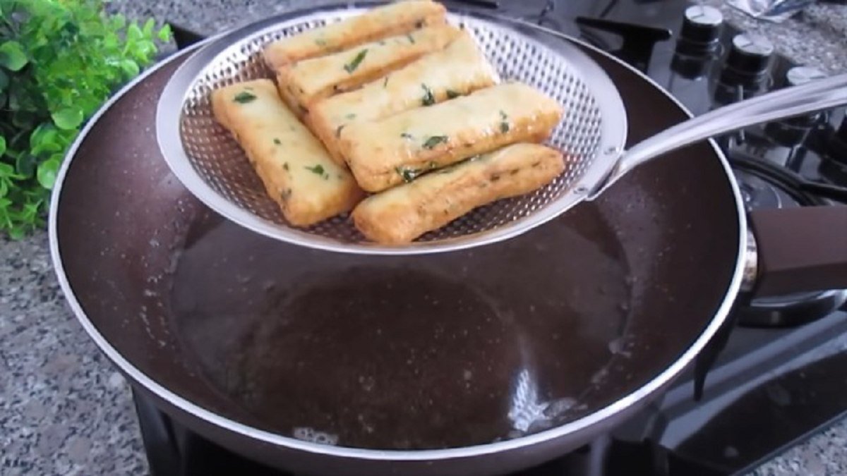 Хрустящие сырные палочки на сковороде - Со Вкусом