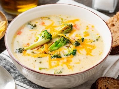 Сырный крем-суп: простой и бюджетный рецепт