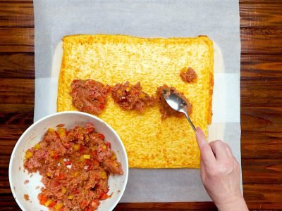 Сырный рулет с фаршем