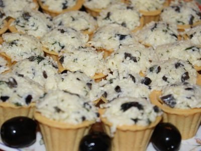 Сырный салат в тарталетках