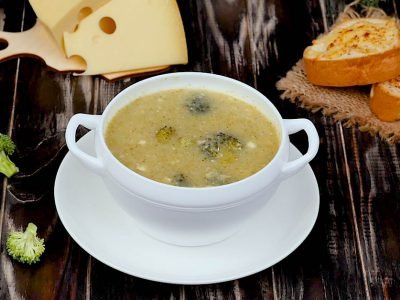 Сырный суп с брокколи и гренками