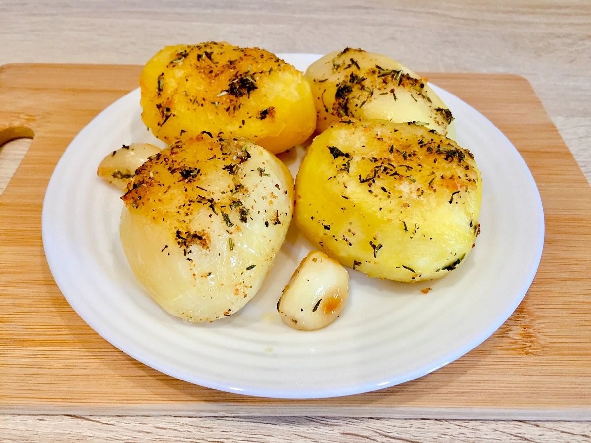 картофель целиком в духовке