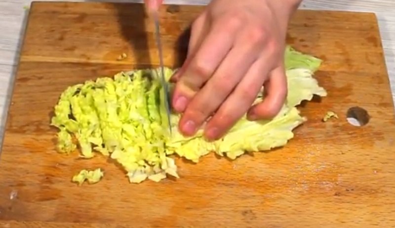 нарезать капусту