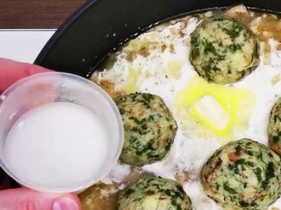 Чешские тефтели из сухарей в грибном соусе