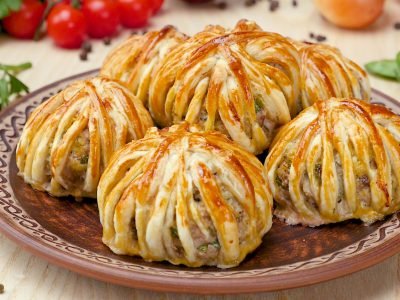 Тефтели в слоеном тесте