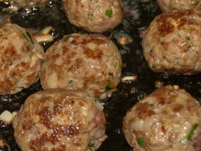 Тефтели в соусе на сковороде