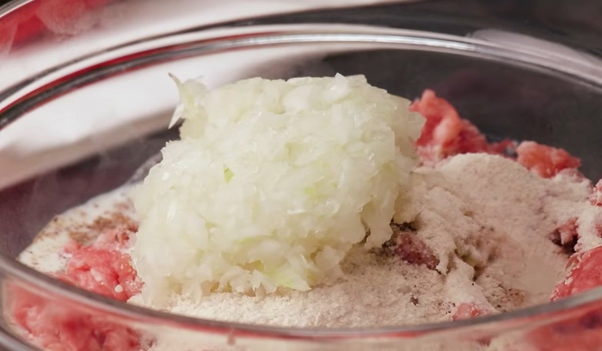фарш с луком и специями