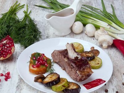 Телятина в гранатовом соусе