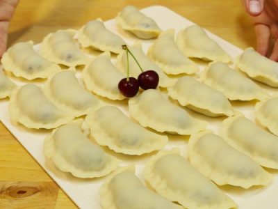 Бесподобное тесто для вареников с вишней