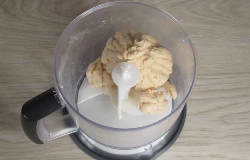 замешивание теста