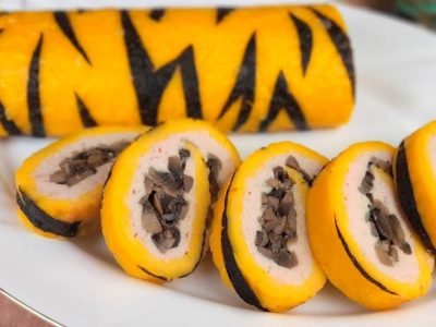 Тигровый рулет с курицей и грибами