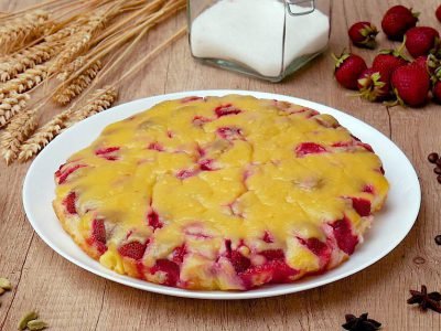 Тирольский пирог с клубникой