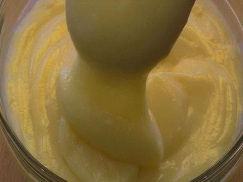 добавление молока и сметаны