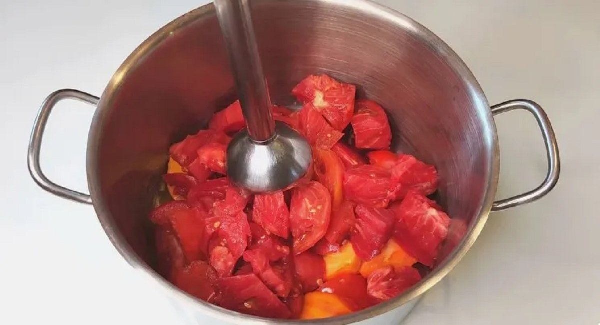 нарезанные помидоры