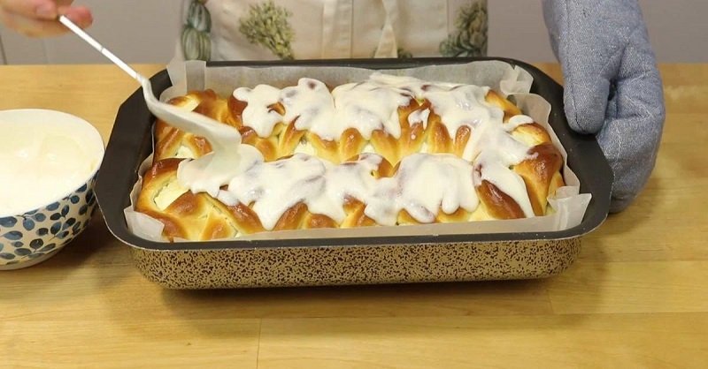 смазывание пирогов сметаной