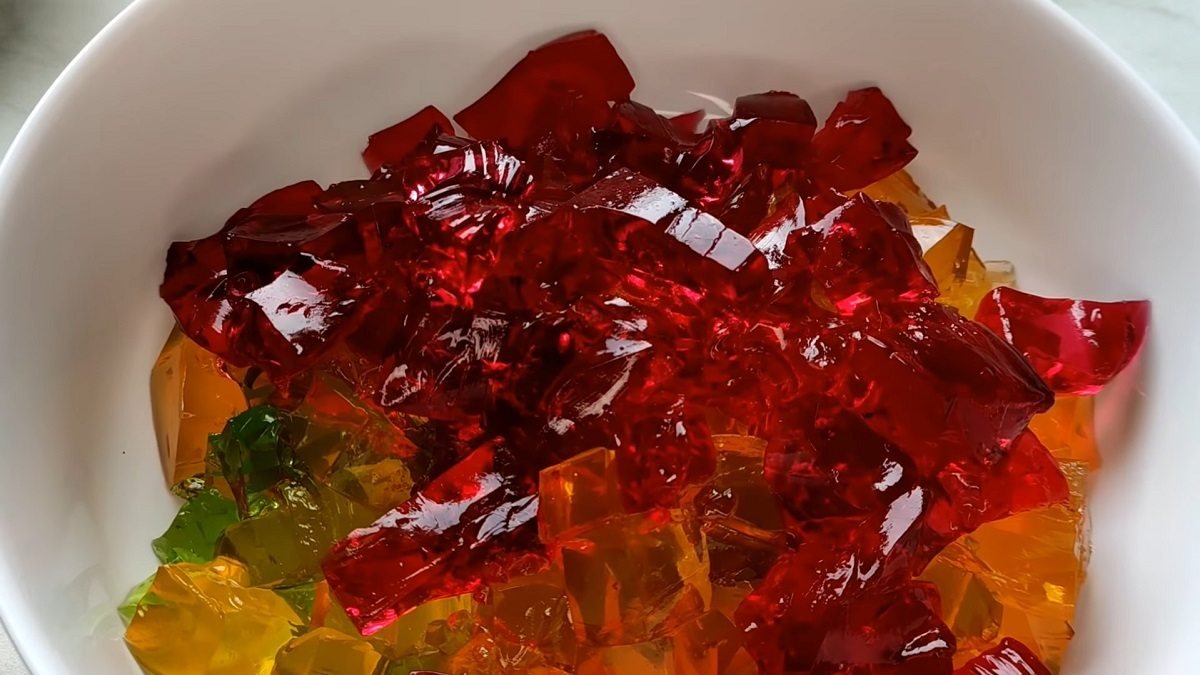 нарізане кубиками желе