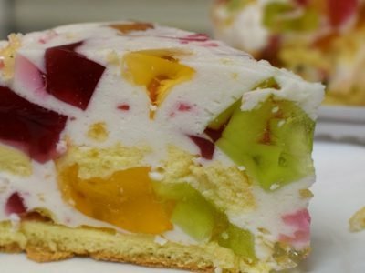 Торт «Битое стекло» с консервированными персиками