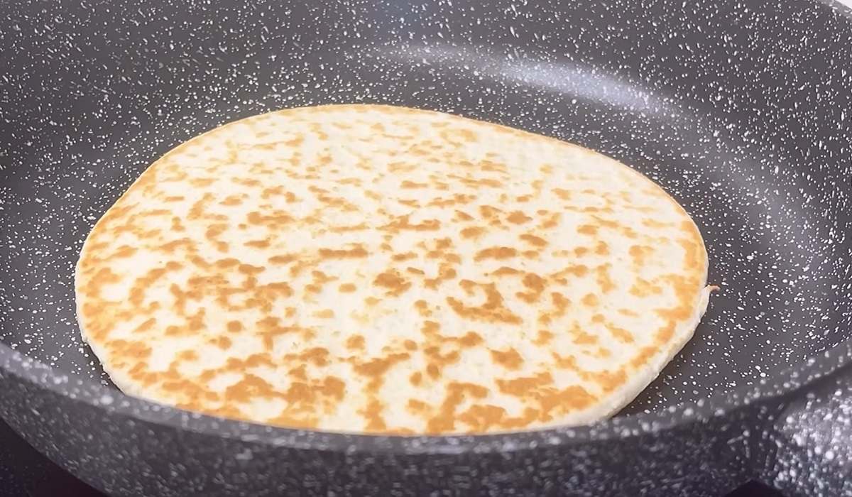 корж на сковороде