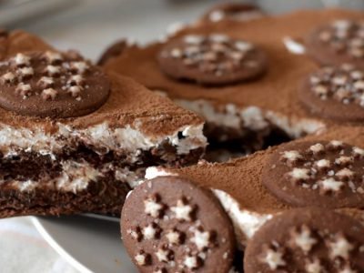 Торт из шоколадного печенья