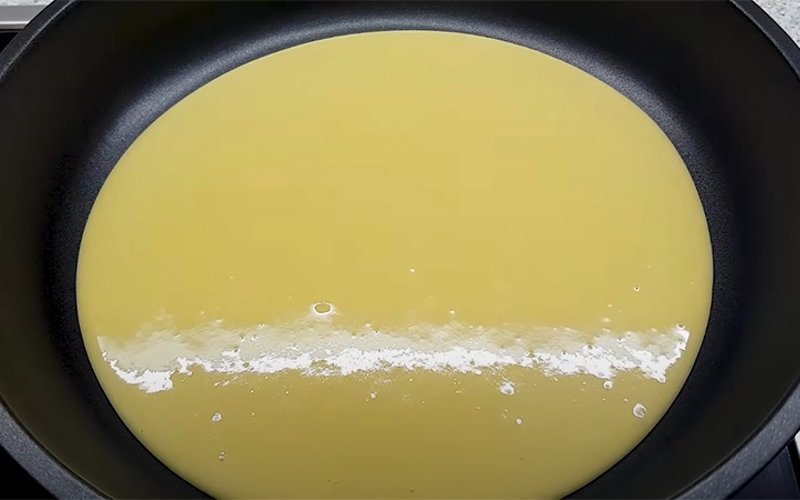 сметанник на сковороде