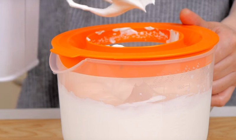 взбить сливки