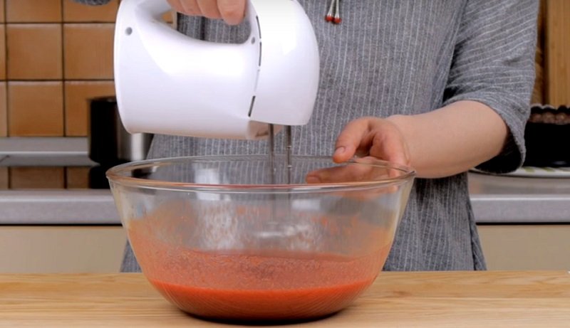 взбить клубнику