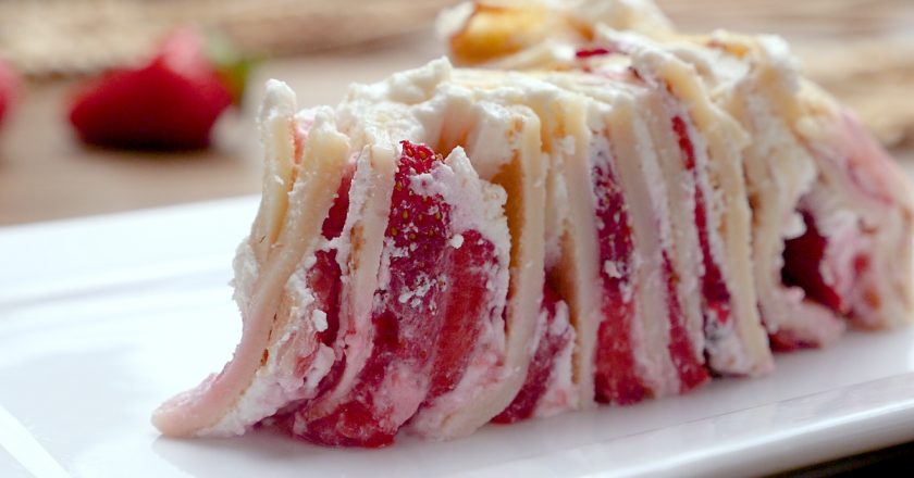 Торт с клубникой
