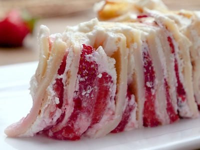 Торт с клубникой