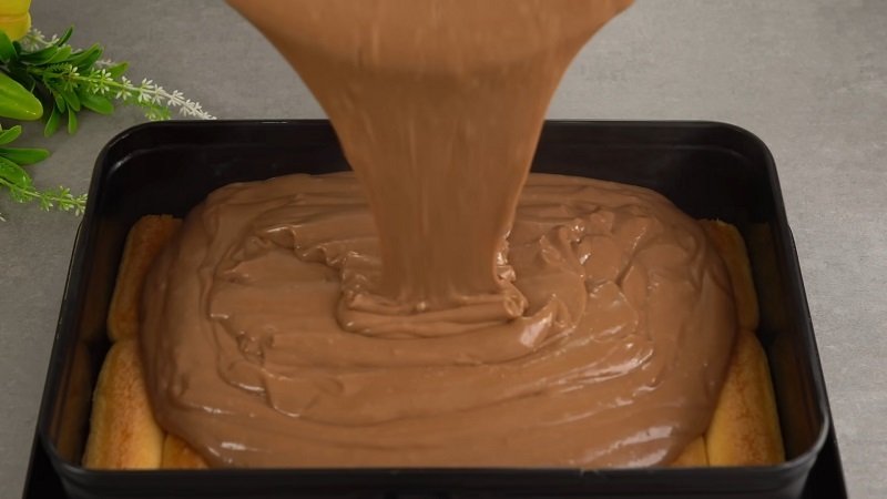 выкладка слоя из крема