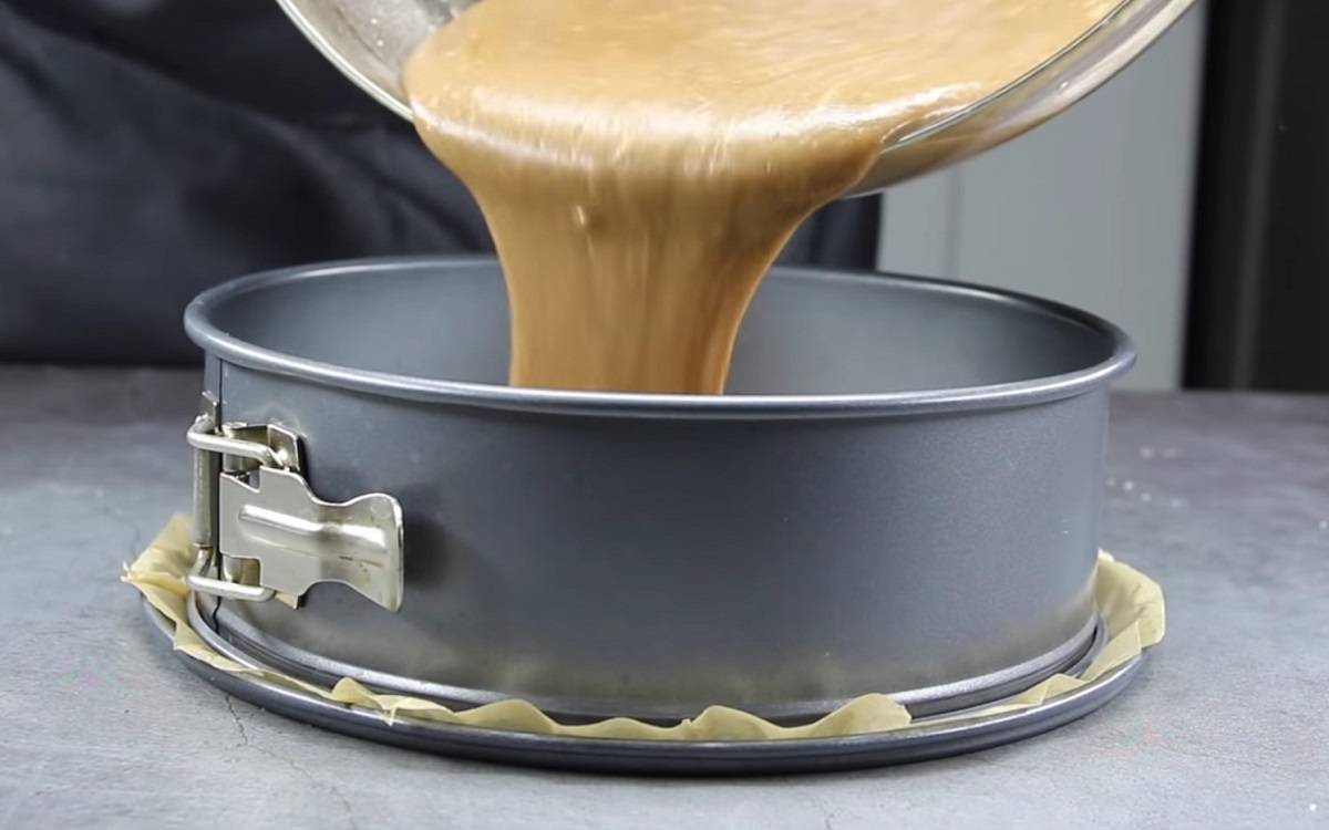 тесто в форме