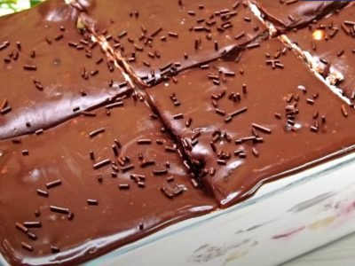 Трайфл с клубникой и бананом