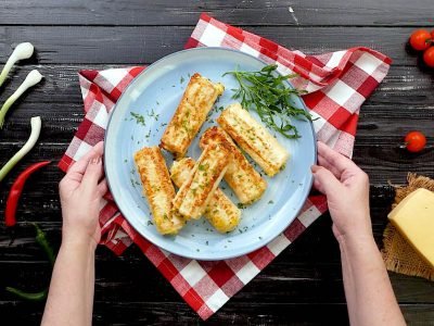 Трубочки из лаваша с яйцом и сыром