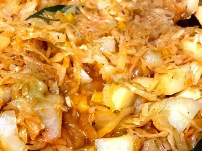 Тушеная капуста с картофелем