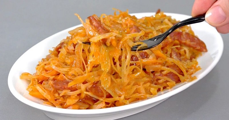 тушеная капуста с колбасками