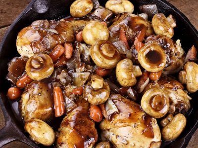 Тушеная курица с овощами