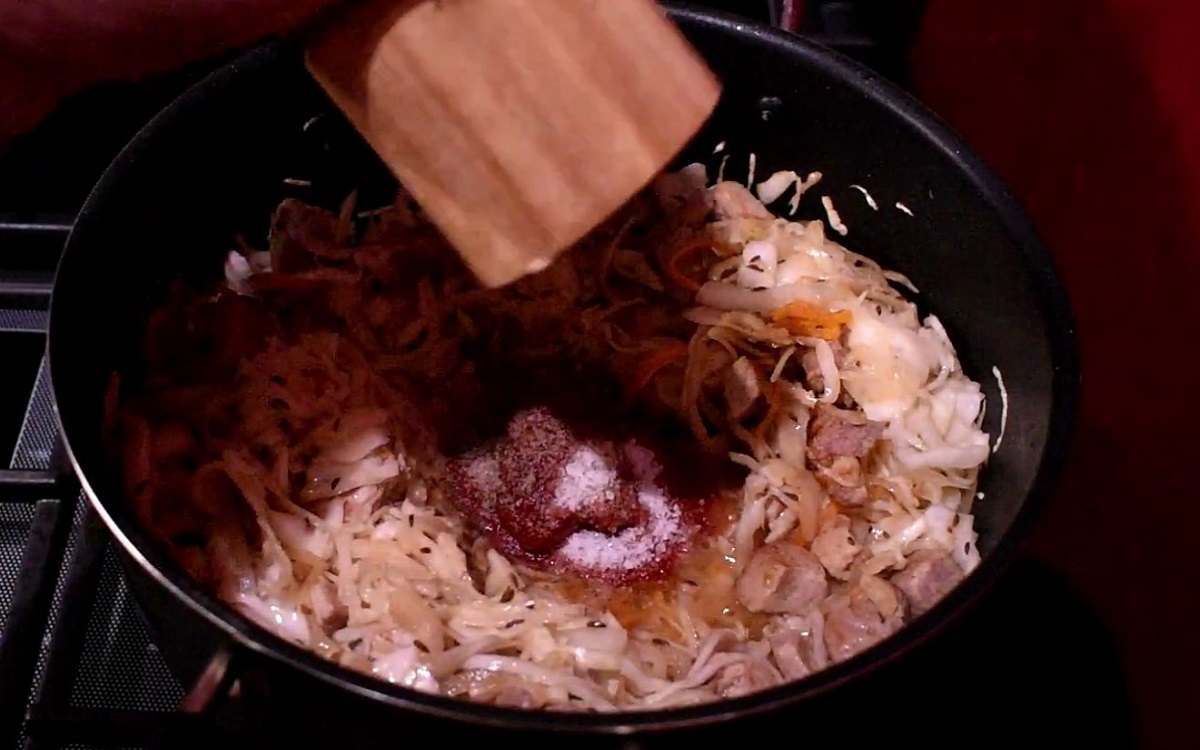 добавление томатной пасты