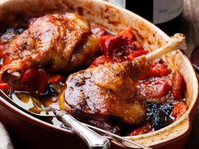 Тушеная утка с сухофруктами