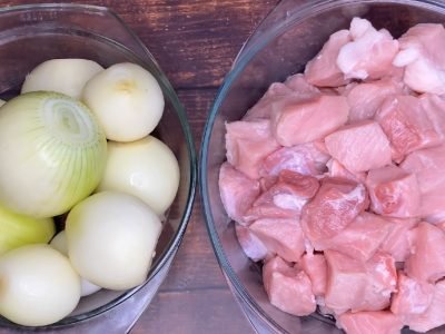 Тушеное мясо с луком: секрет сочности и мягкости