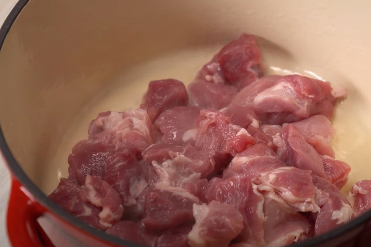 нарезанная свинина